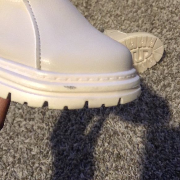 SHEIN Cream Toddler Boots - Picture 5 of 8